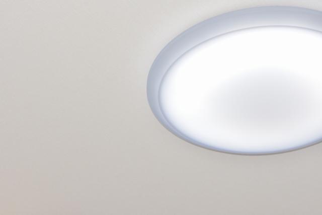 LEDランプの取替　リース契約で交換した場合は購入とは別の取扱い