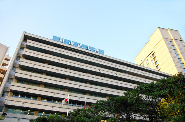 31年度改正議論　個人版事業承継税制は事業用小宅特例との選択制で検討