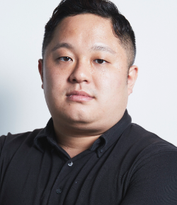 合江 篤 氏